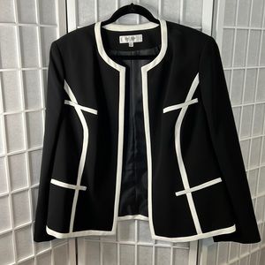 Jones Studio Woman’s Blazer Black With White Design 20W Like New!